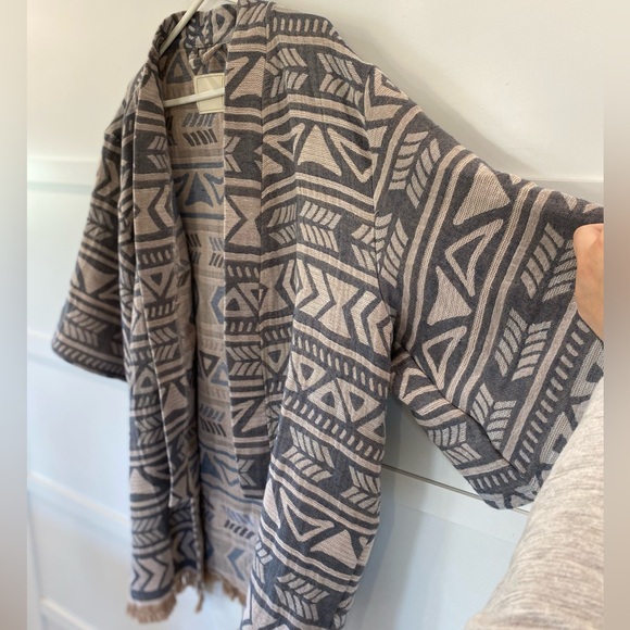 Begonville Cotton Shrug - Picture 3 of 11